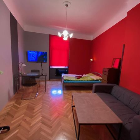 Apartment B42 Bed And Cafe Praha Bagian luar foto