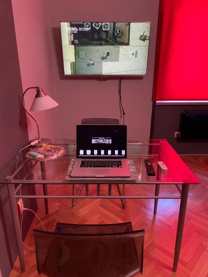 Apartment B42 Bed And Cafe Praha Bagian luar foto