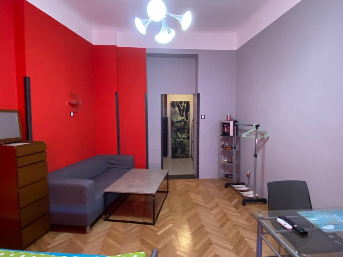 Apartment B42 Bed And Cafe Praha Bagian luar foto