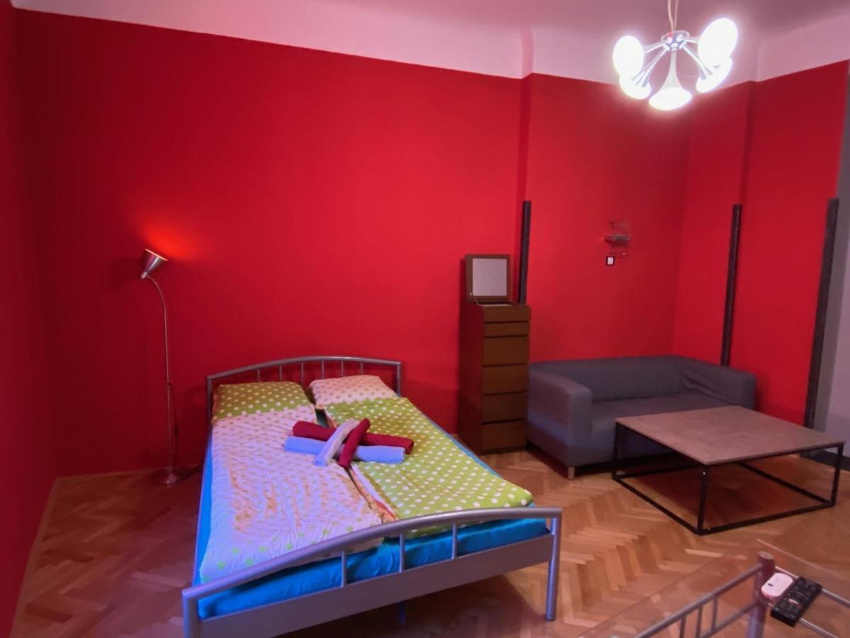 Apartment B42 Bed And Cafe Praha Bagian luar foto
