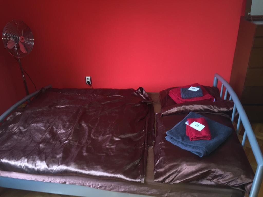 Apartment B42 Bed And Cafe Praha Bagian luar foto