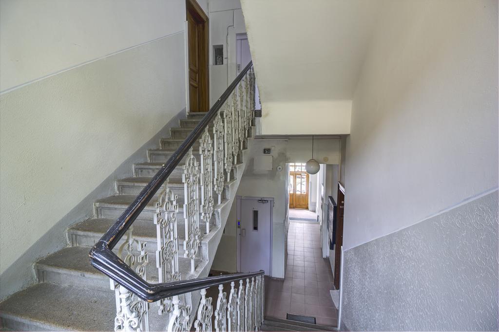 Apartment B42 Bed And Cafe Praha Bagian luar foto